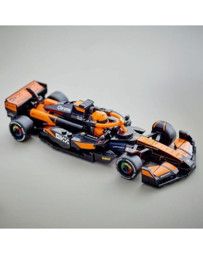 Конструктор «Автомобіль для гонок McLaren F1® Team MCL38» на 269 деталей, у коробці 26х5х14 см, ТМ Lego