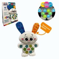 Зайченя «Чарівні звірята» 14 см музичне зі світлом та тактильними вушками, на планшетці 9х18х23 см