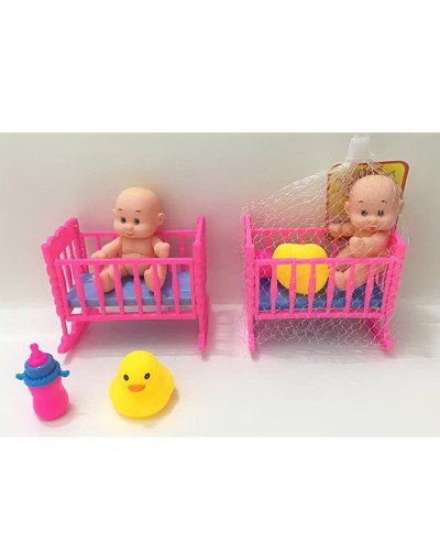 Пупс 11 см з ліжечком 12,5х10х8,5 см, качечкою-пискавкою 6 см та пляшечкою, у сітці 12,5х22х8,5 см