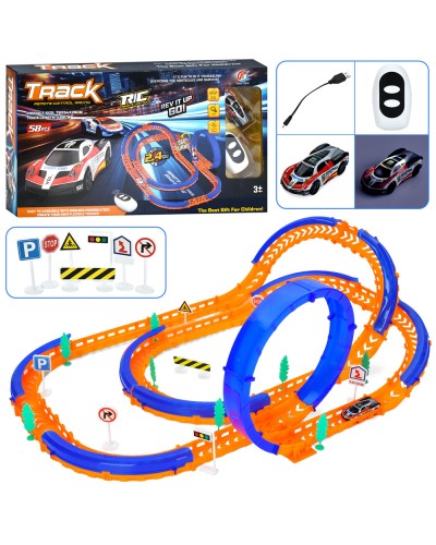Трек 458/78х54х26 см на 58 деталей та машинка 8 см р/к 2,4G на акумуляторі зі світлом, USB та дорожніми знаками, у коробці 48х27х7 см.