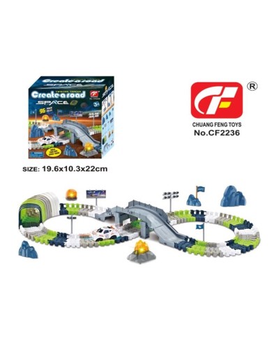 Трек зі світлом та машинкою, на батарейці, у коробці 19,5х22х10,5 см